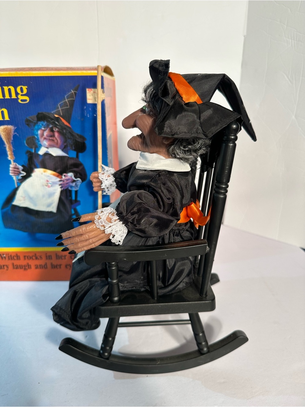 Vtg 1991 Gemmy Animated Rocking Witch Halloween Glowing Eyes Rocks Scary Laughs - Picture 3 of 15